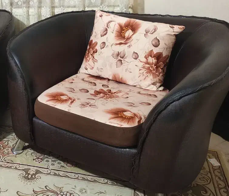 مبل. پایه استیل.۷نفره.رویه چرم|مبلمان خانگی و میز عسلی|گلبهار, شهر جدید گلبهار|دیوار