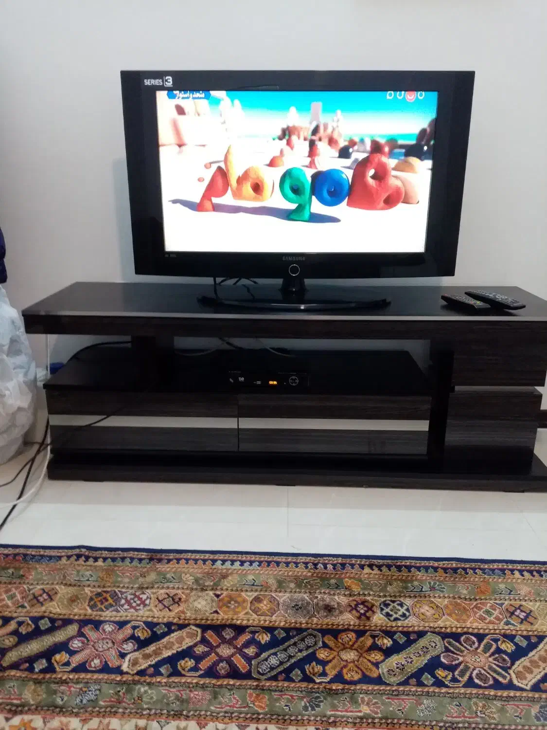فروش.تلویزیون ومیزبسیارسالموتمیزواقعاکم کار|تلویزیون و پروژکتور|بیرجند, |دیوار