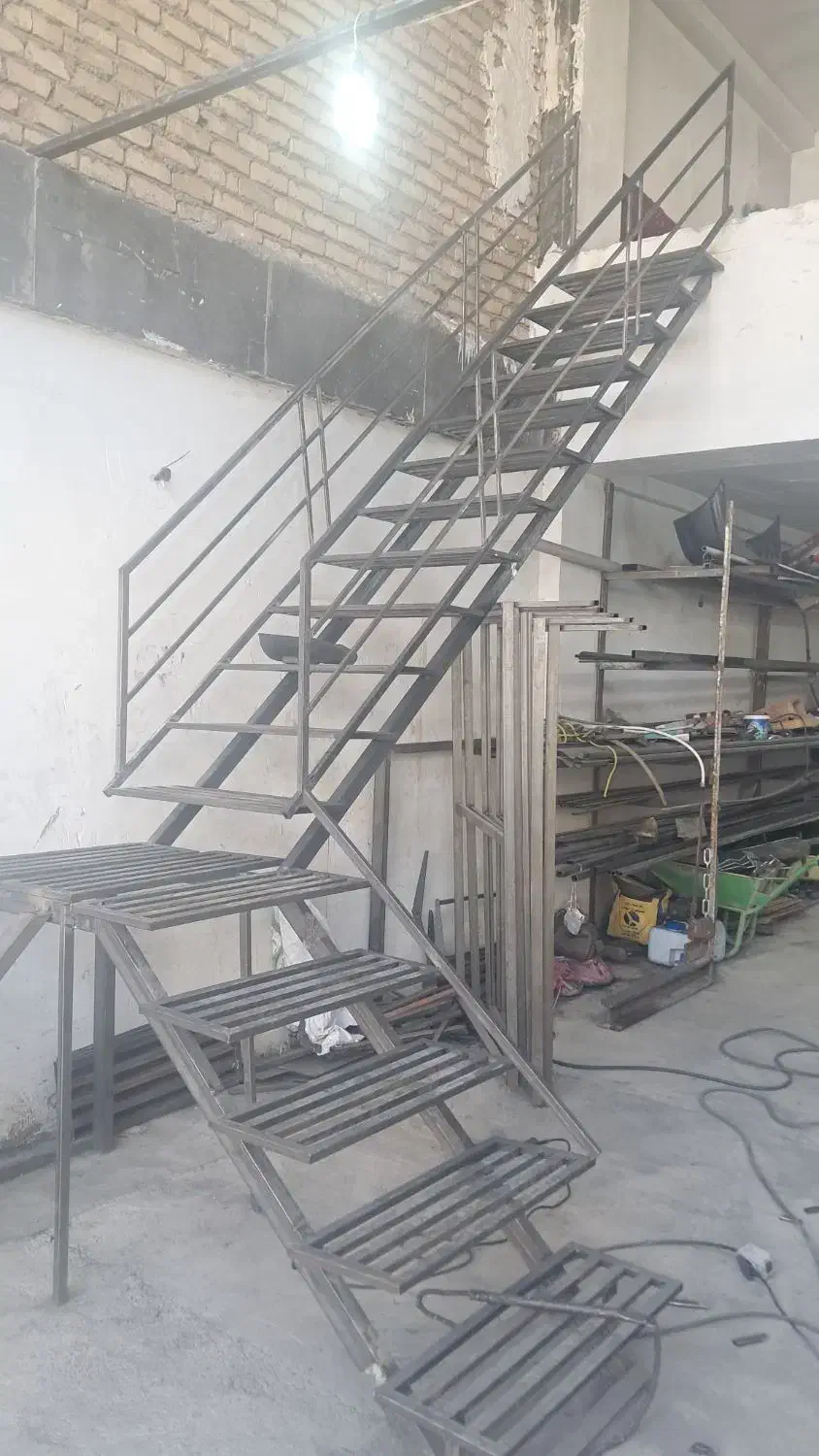 درب و پنجره، نرده و حفاظ وآهنگری جوشکاریco2|خدمات پیشه و مهارت|کرج, مجتمع صنفی صنعتی|دیوار