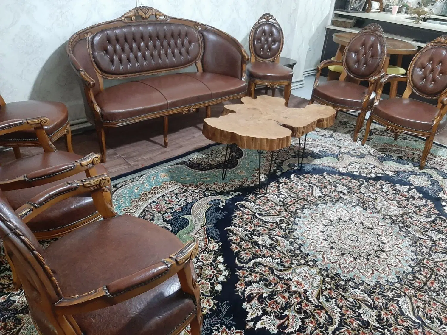 مبل|مبلمان خانگی و میز عسلی|اندیشه, اندیشه فاز ۱|دیوار