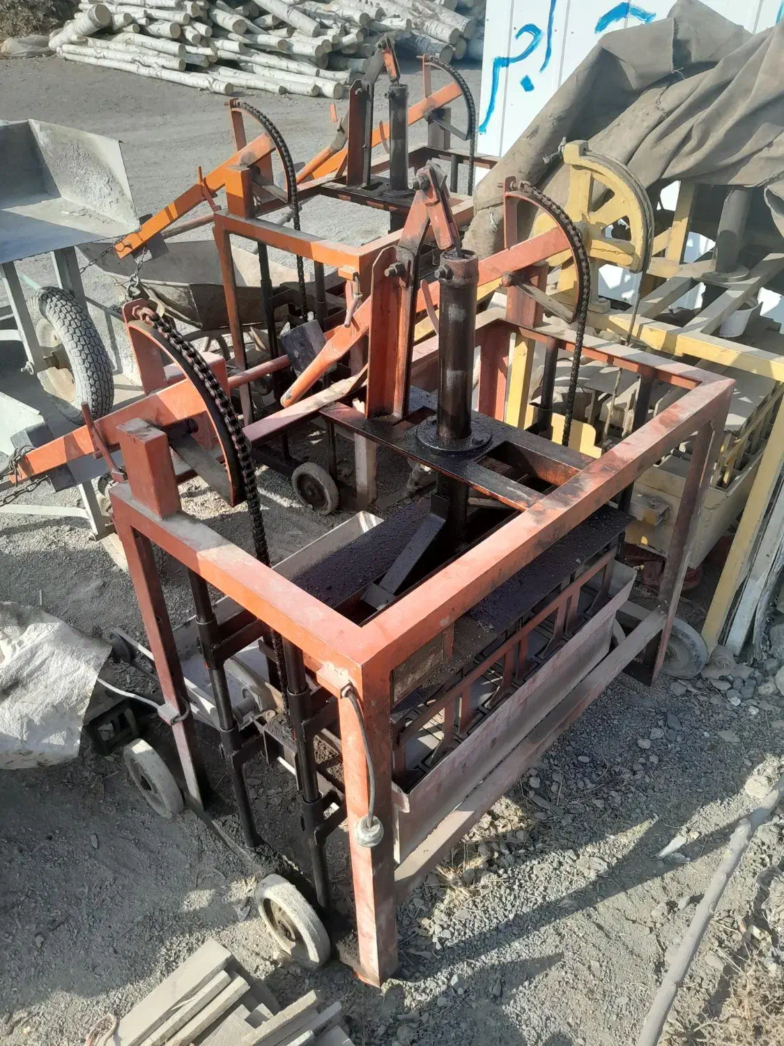 سه عدد دستگاه بلوک ویک عدد بتونر و تانکر در حد نو|ماشین‌آلات صنعتی|خوی, |دیوار