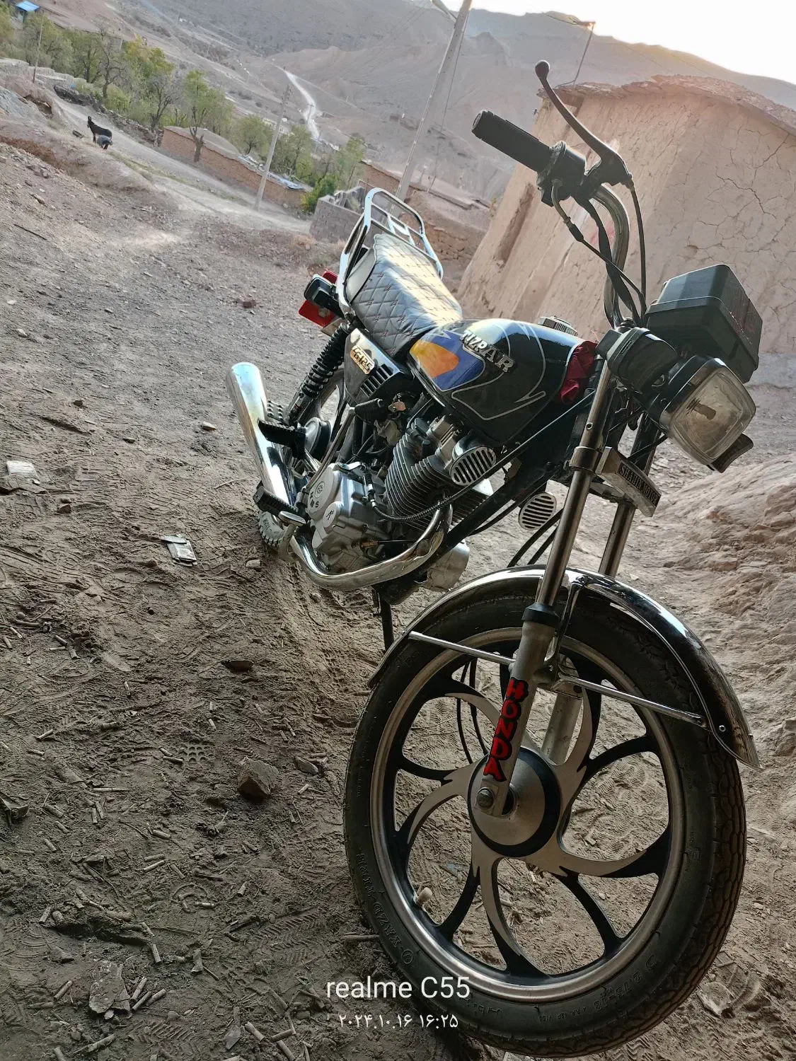 دوچرخه|دوچرخه، اسکیت، اسکوتر|قائن, |دیوار