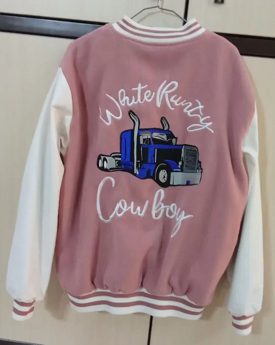 کاپشن|لباس|تهران, دبستان|دیوار