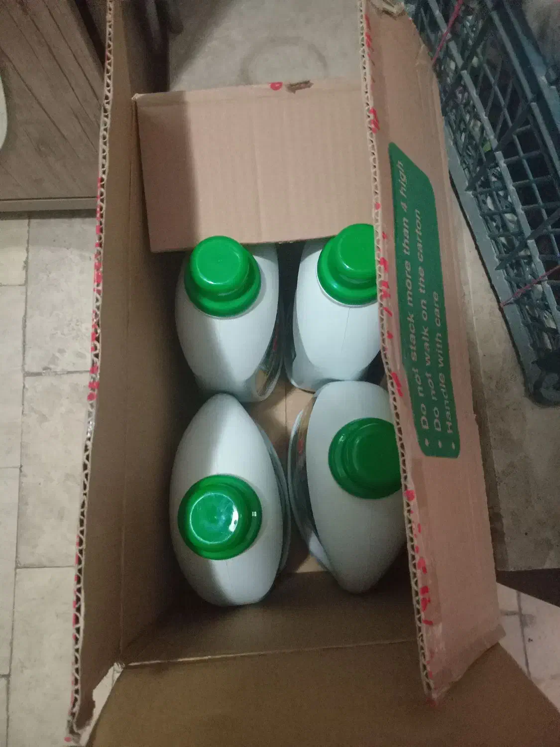 مایع لباسشویی تاژ یونیورسال کاملا پلمپ|مواد شوینده و دستمال کاغذی|تهران, تولید دارو|دیوار