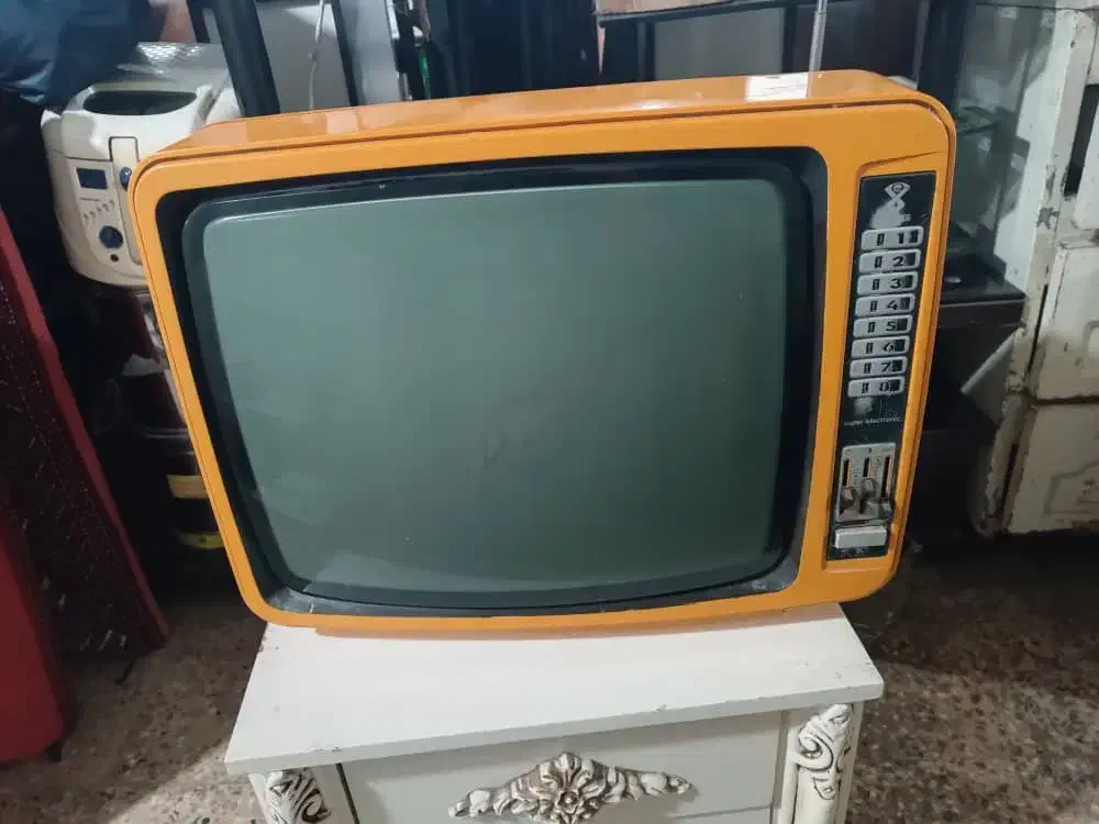 تلویزیون قدیمی|کلکسیون اشیاء عتیقه|رانکوه, |دیوار