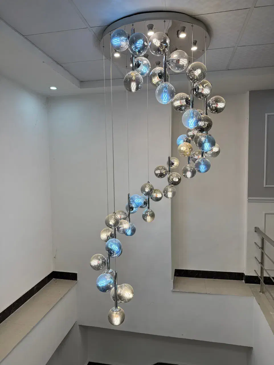 لوستر لاکچری برای مکان لاکچری|لوستر و چراغ آویز|رشت, گلسار|دیوار