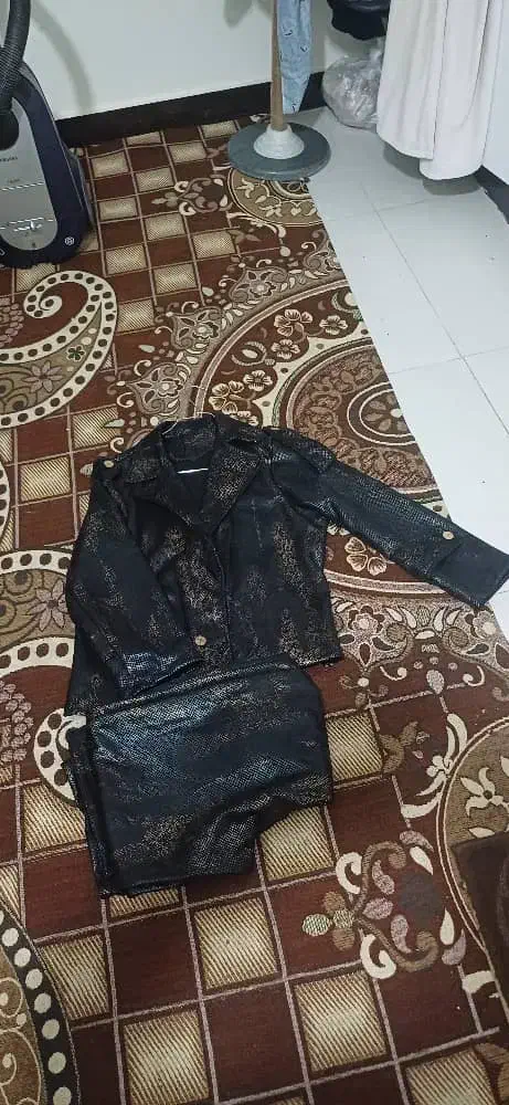 لباس نو کامل سالم|لباس|جیرنده, |دیوار