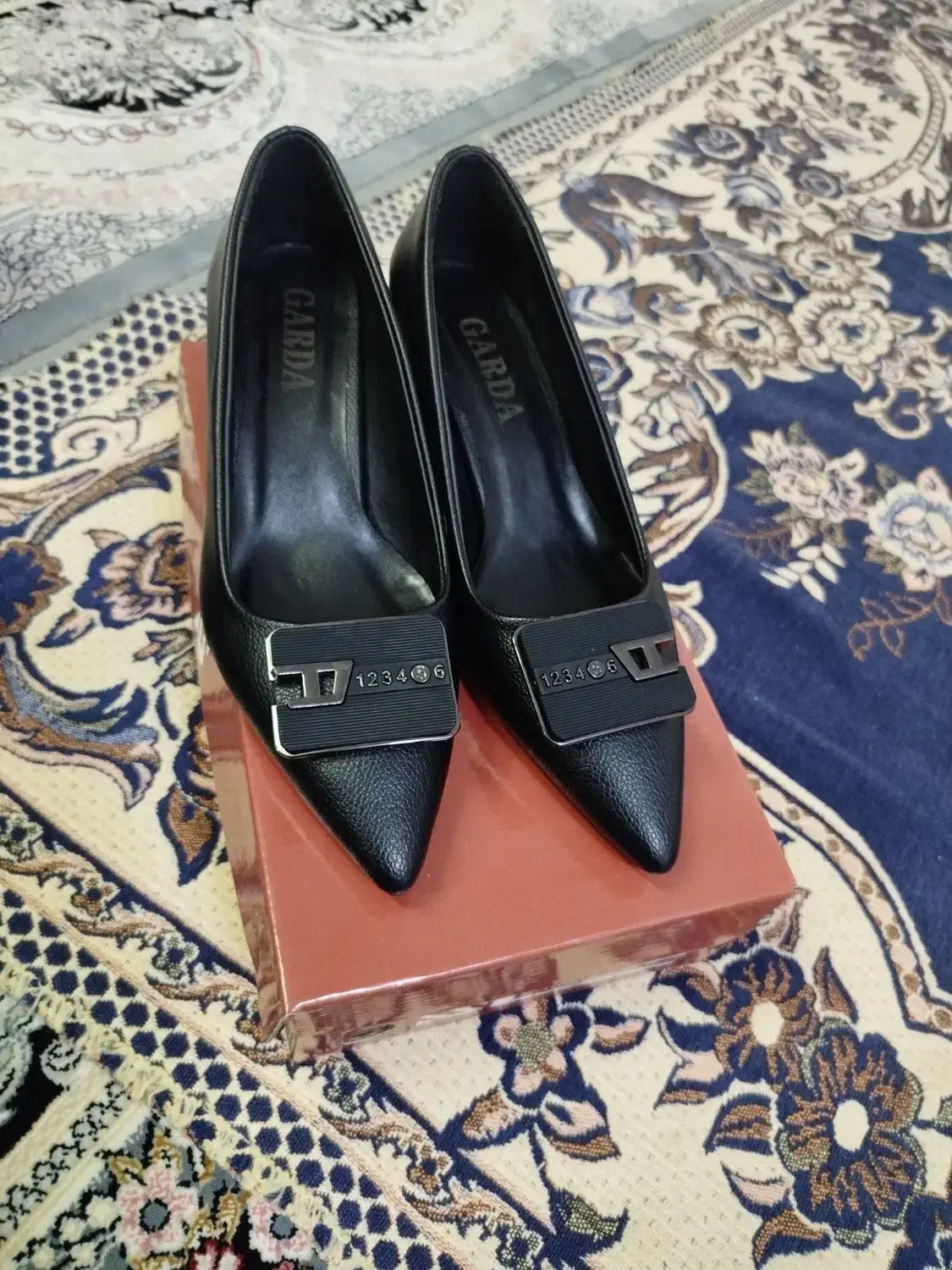 کفش زنانه|کیف، کفش، کمربند|تربت جام, شیخ احمد جامی|دیوار