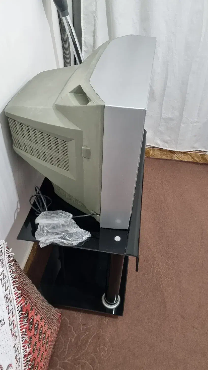 تلوزیون ۲۱ اینچ با میز|تلویزیون و پروژکتور|رباط‌کریم, انجم آباد|دیوار