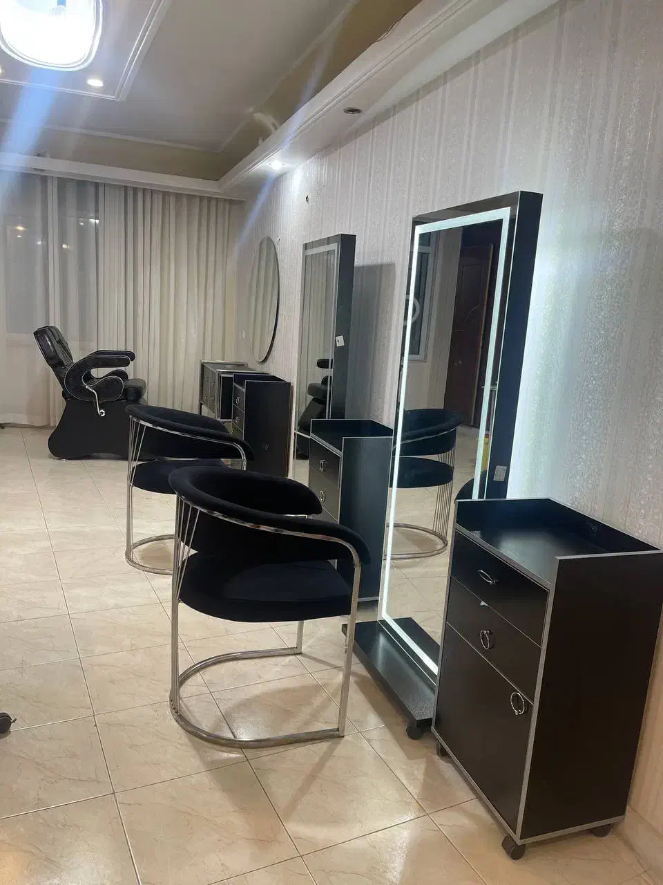 سالن زیبایی|آرایشگاه و سالن‌های زیبایی|شیروان (خراسان), |دیوار