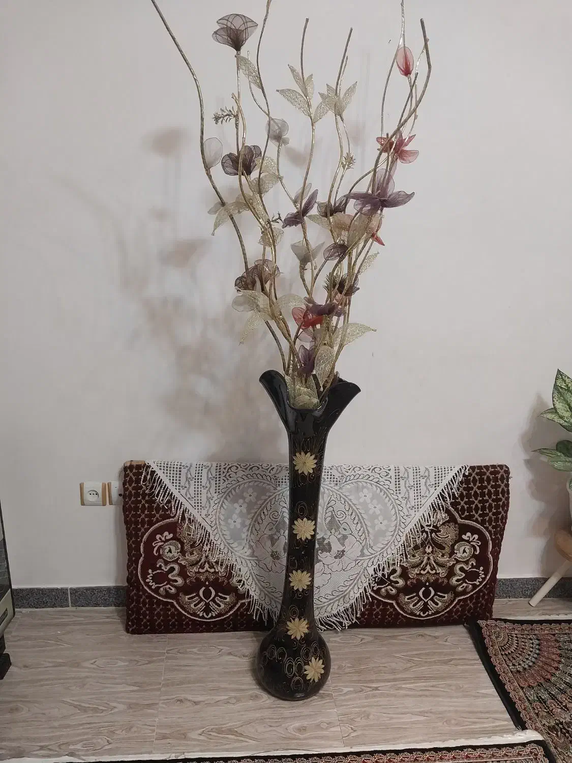 گل و گلدون و میز|گل مصنوعی|رشت, نخودچر|دیوار