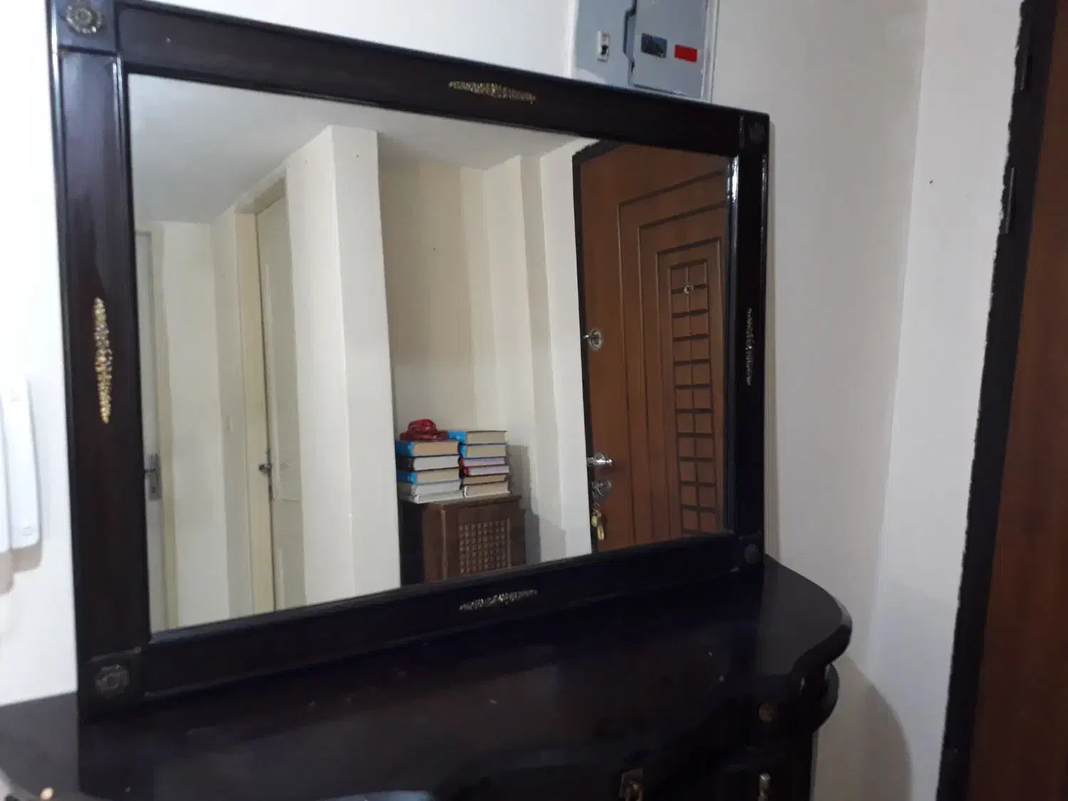 آینه و کنسول چوبی|بوفه، ویترین، کنسول|مهاجران, |دیوار