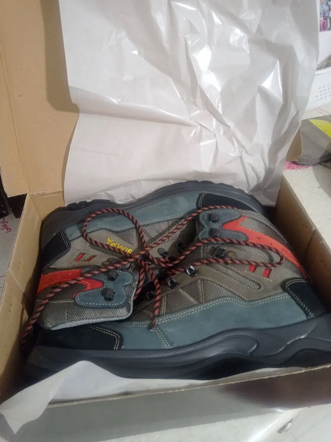 پوتین کوهنوردی|کیف، کفش، کمربند|زنجان, |دیوار