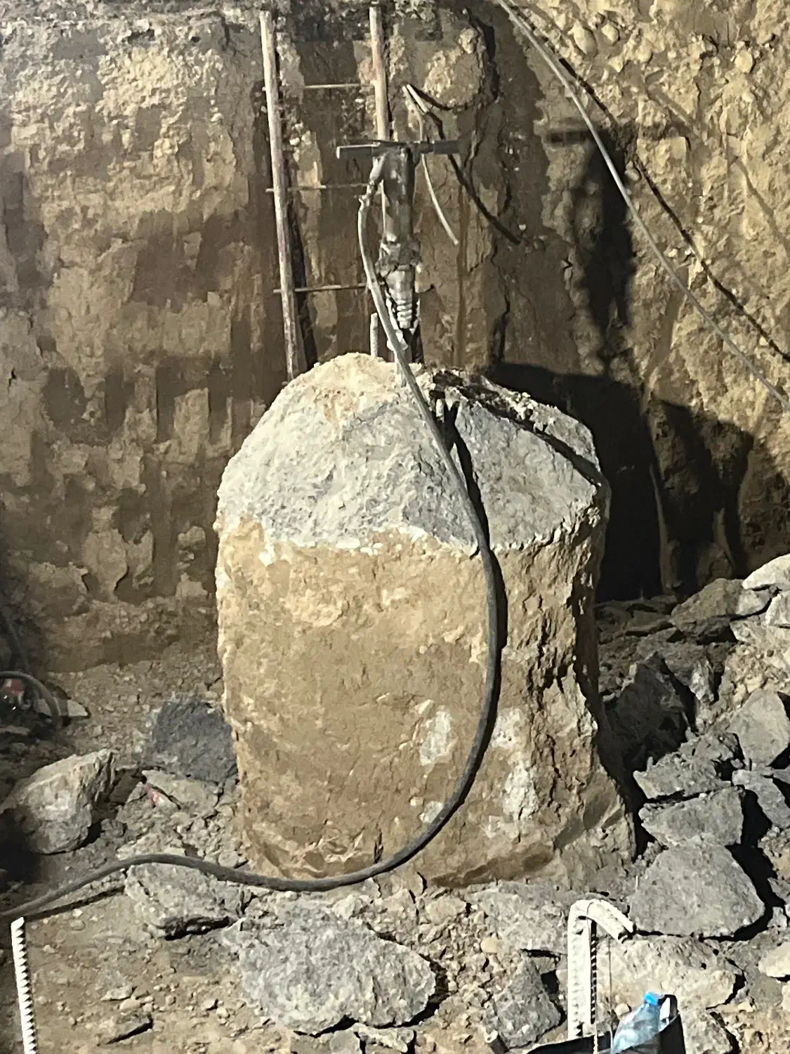 خدمات تخریب سنگ بتٌن کمپرسور دیزلی جهان|خدمات پیشه و مهارت|گرگان, |دیوار