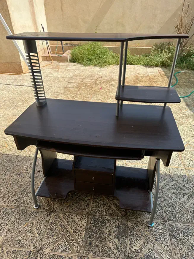 میز کامپیوتر کاملا سالم بفروش میرسد|میز تحریر و کامپیوتر|بم, |دیوار