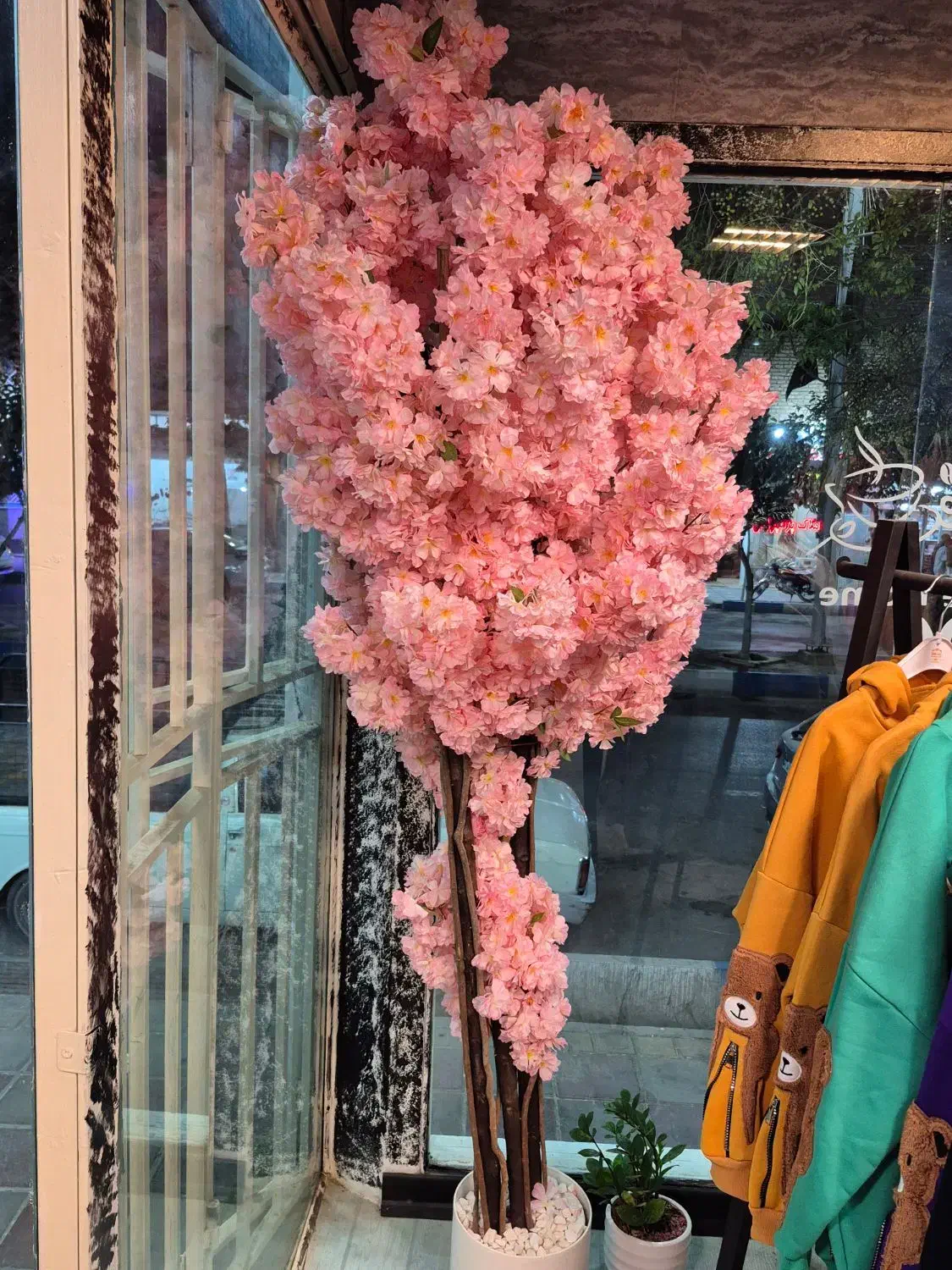 گلدان مصنوعی و شاخه اویز گل|گل مصنوعی|وحیدیه, |دیوار