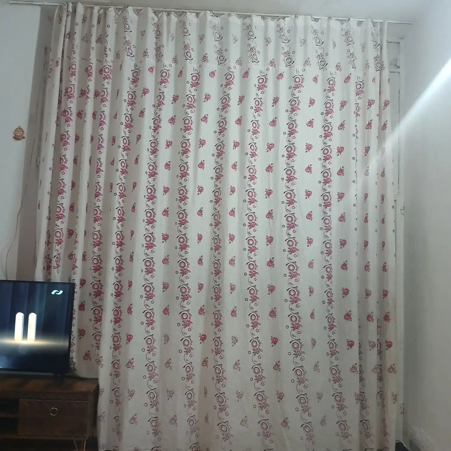 پرده.  سالن.    سالم.  تمیز|پرده، رانر، رومیزی|اصفهان, قهجاورستان|دیوار