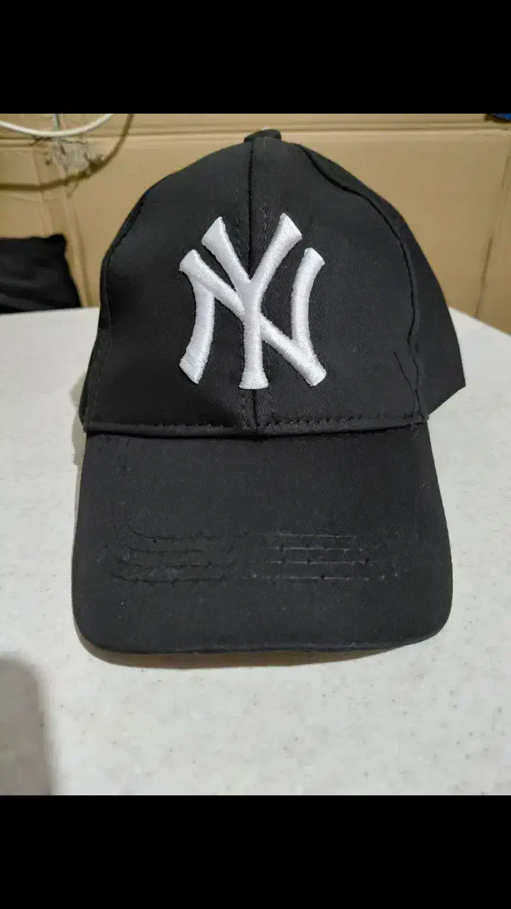 کلاه|کیف، کفش، کمربند|بروجرد, |دیوار