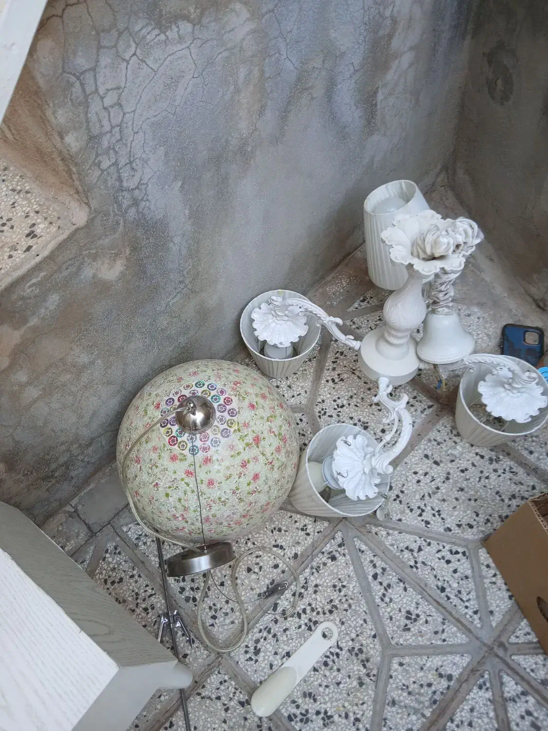 لوستر|لوستر و چراغ آویز|نیشابور, کوی یغما|دیوار