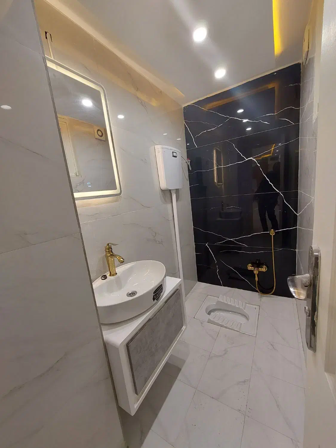 ۱۵۵ متر تک واحدی غربی‌های فلکه اول