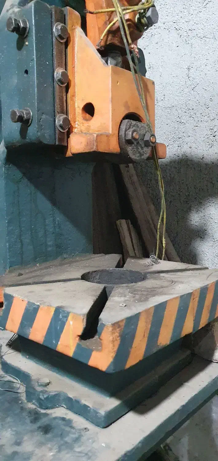 پرس ضربه ای 6تن|ماشین‌آلات صنعتی|هشتگرد, شهرک ولیعصر (مصلی)|دیوار