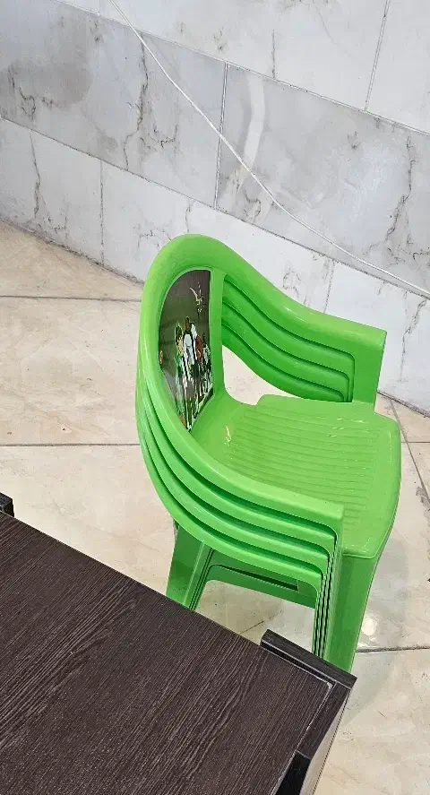 میز و صندلی مناسب مهدکودک و آموزشگاه|اسباب و اثاث بچه|فیروزآباد (فارس), |دیوار