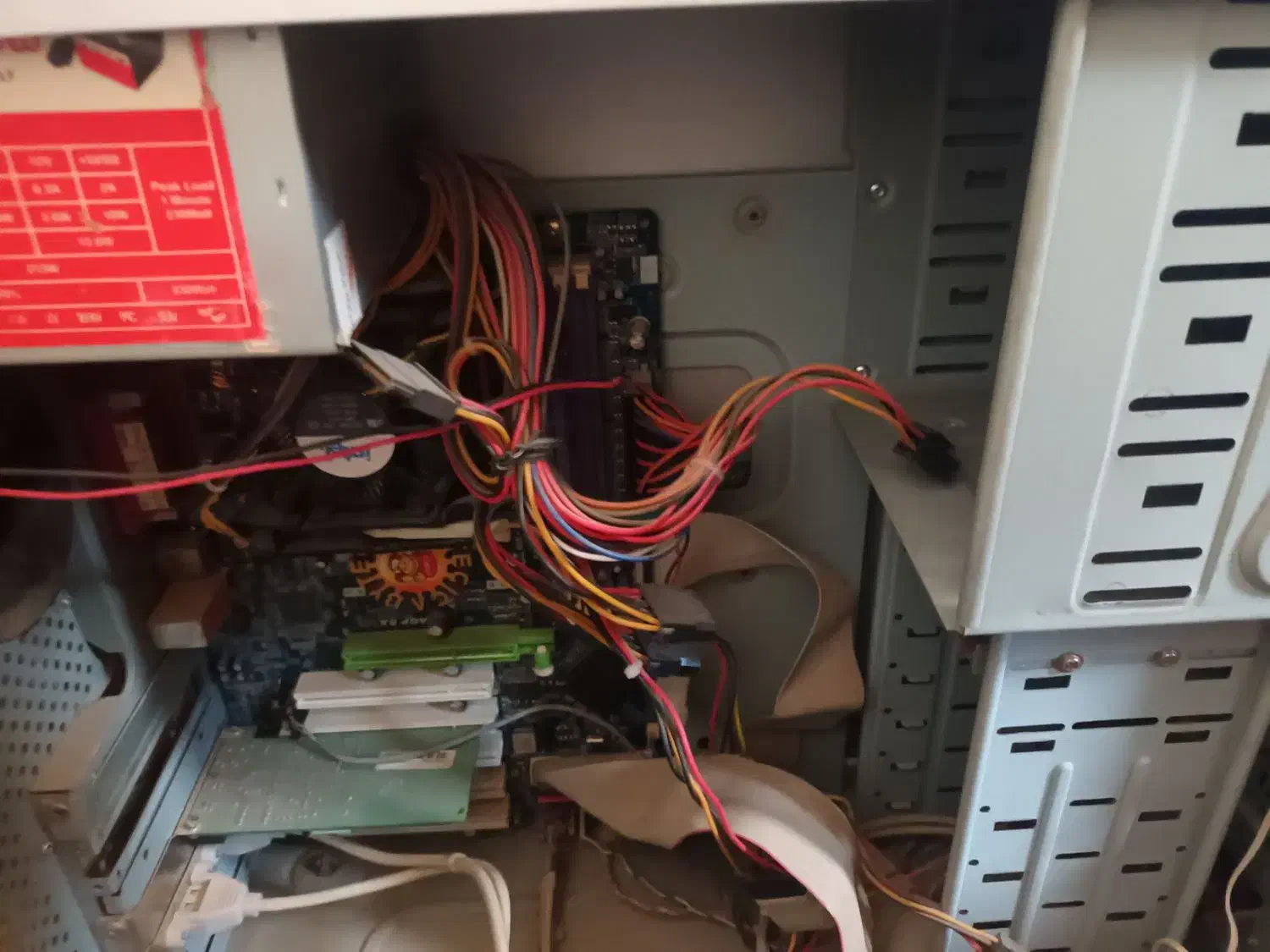 تعدادی کیس و مانیتور کاملا سالم|رایانه رومیزی|کاشان, امیرکبیر|دیوار