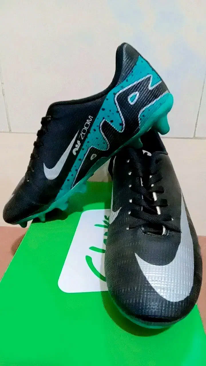 کفش چمن استوک سایز 42 و 43|کیف، کفش، کمربند|قم, علی آباد سعدگان|دیوار