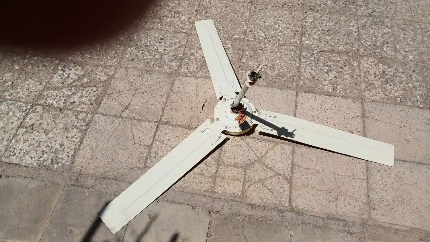 پنکه سقفی|پنکه و تصفیهکنندهٔ هوا|رفسنجان, |دیوار