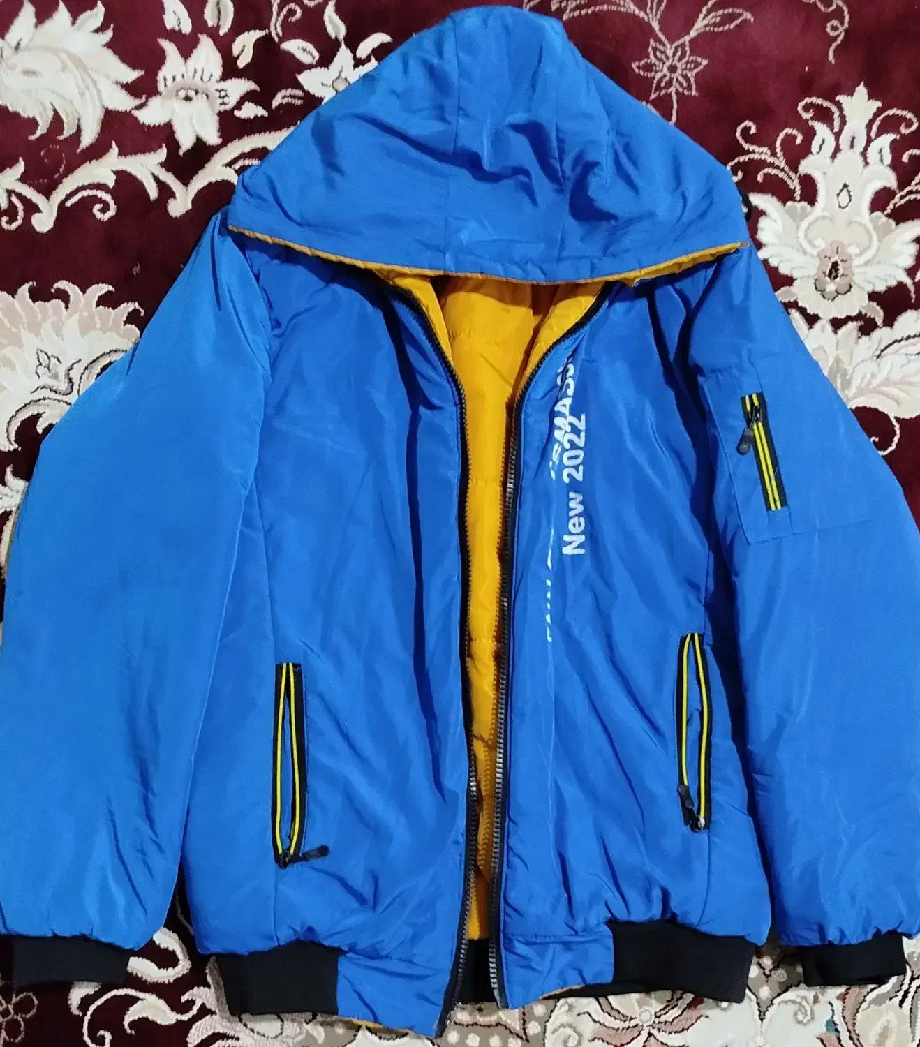 کاپشن|لباس|مشکیندشت, |دیوار