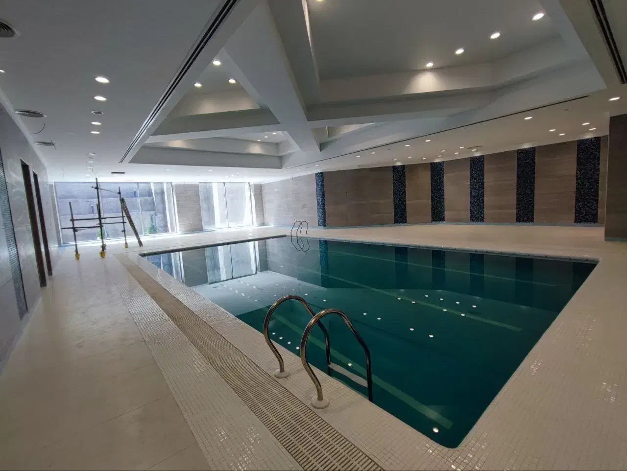 سلیمی/۱۲۰متربرج شیشهای/مشاعات هتلی/باویوی عالی|اجارهٔ آپارتمان|مشهد, سجاد شهر|دیوار