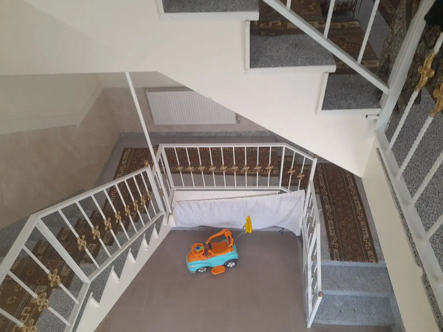 گلیم راه پله|گلیم، جاجیم، گبه|همدان, |دیوار