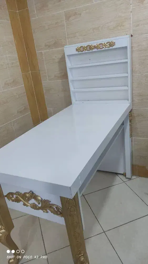 میز ناخن و تحریر|آرایشگاه و سالنهای زیبایی|بافت, |دیوار