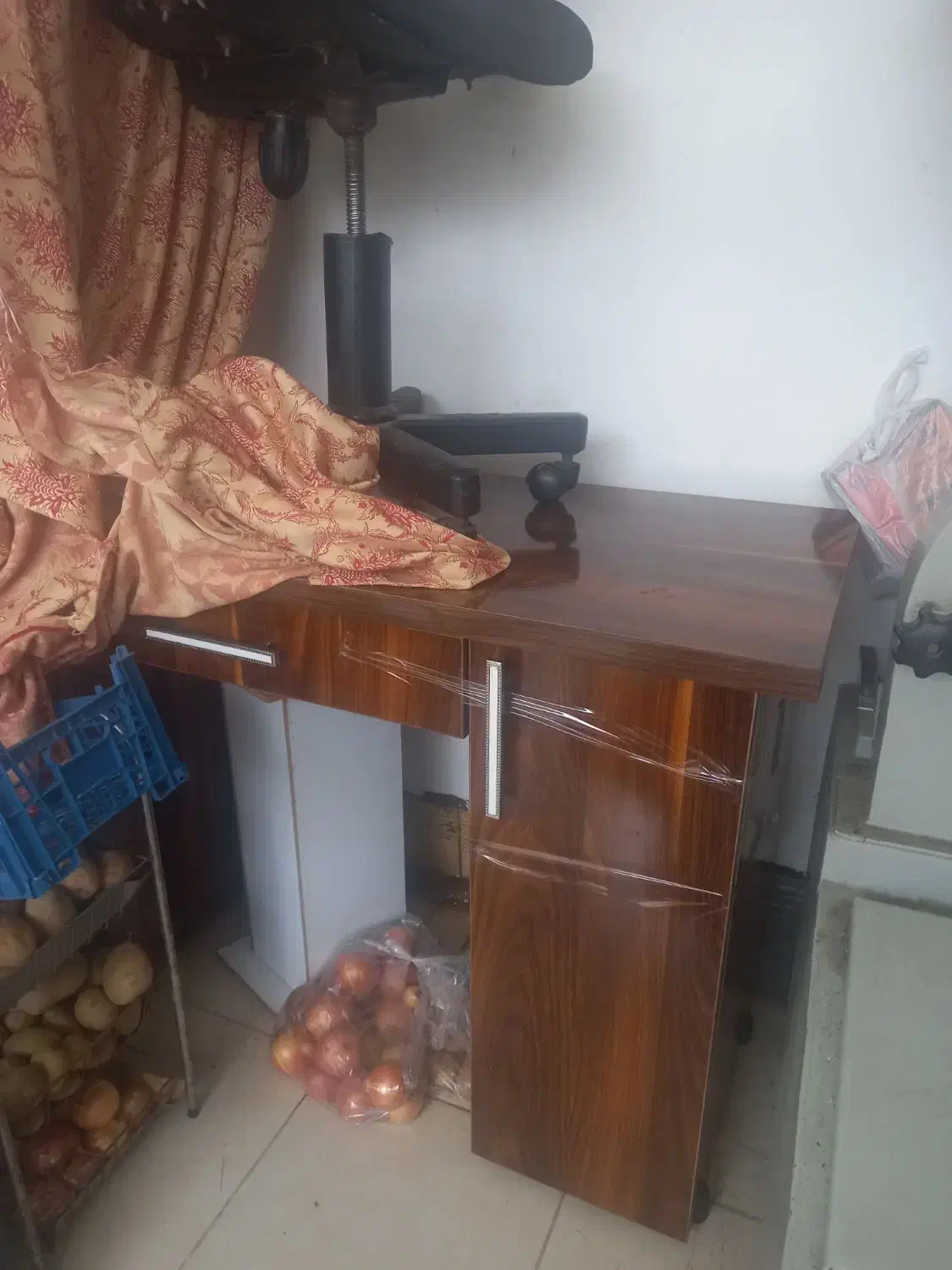 میزتحریر|میز تحریر و کامپیوتر|لاهیجان, لیالستان|دیوار