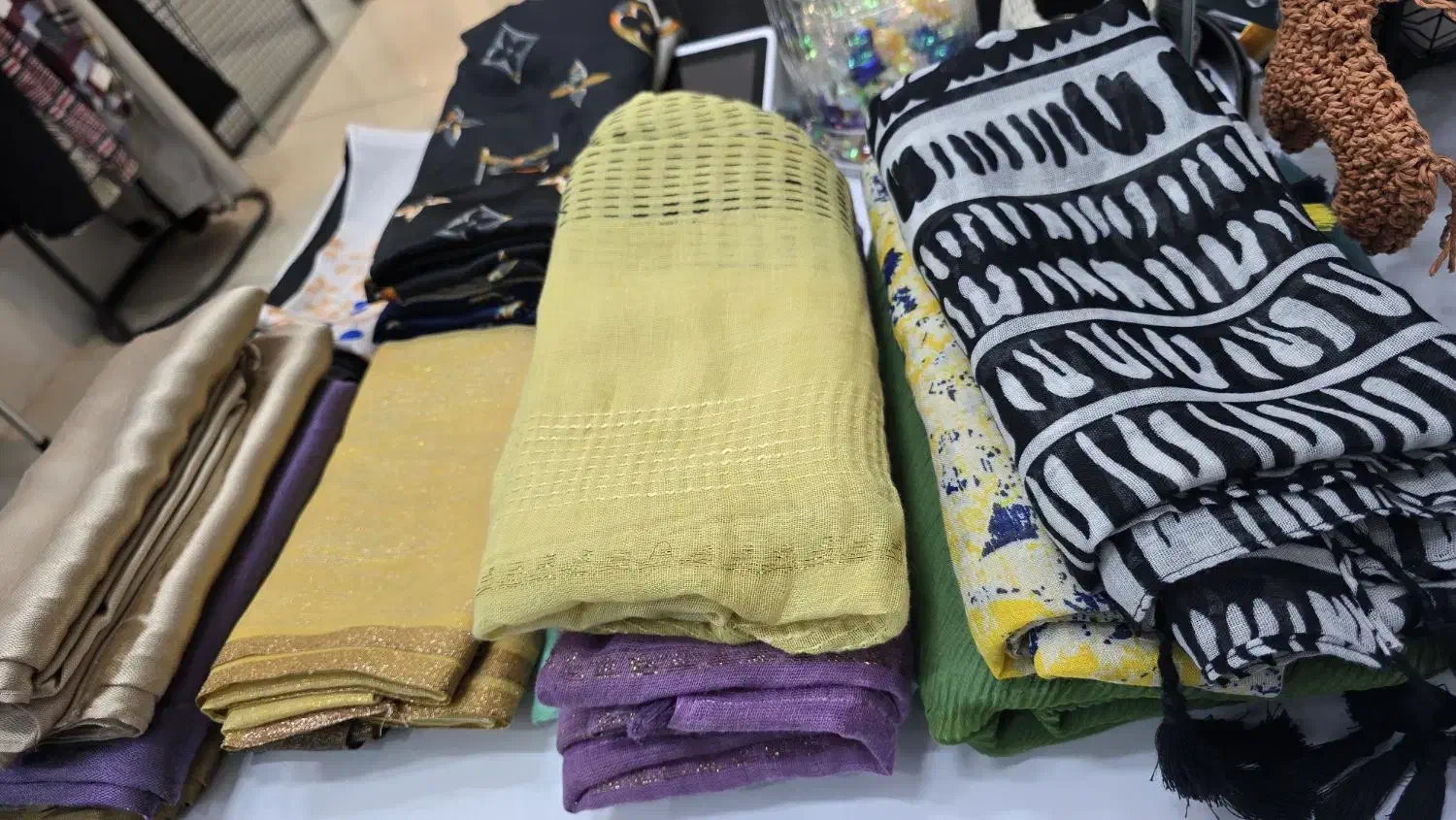 تعدادی شال وروسری به صورت یکجا|لباس|بجنورد, |دیوار