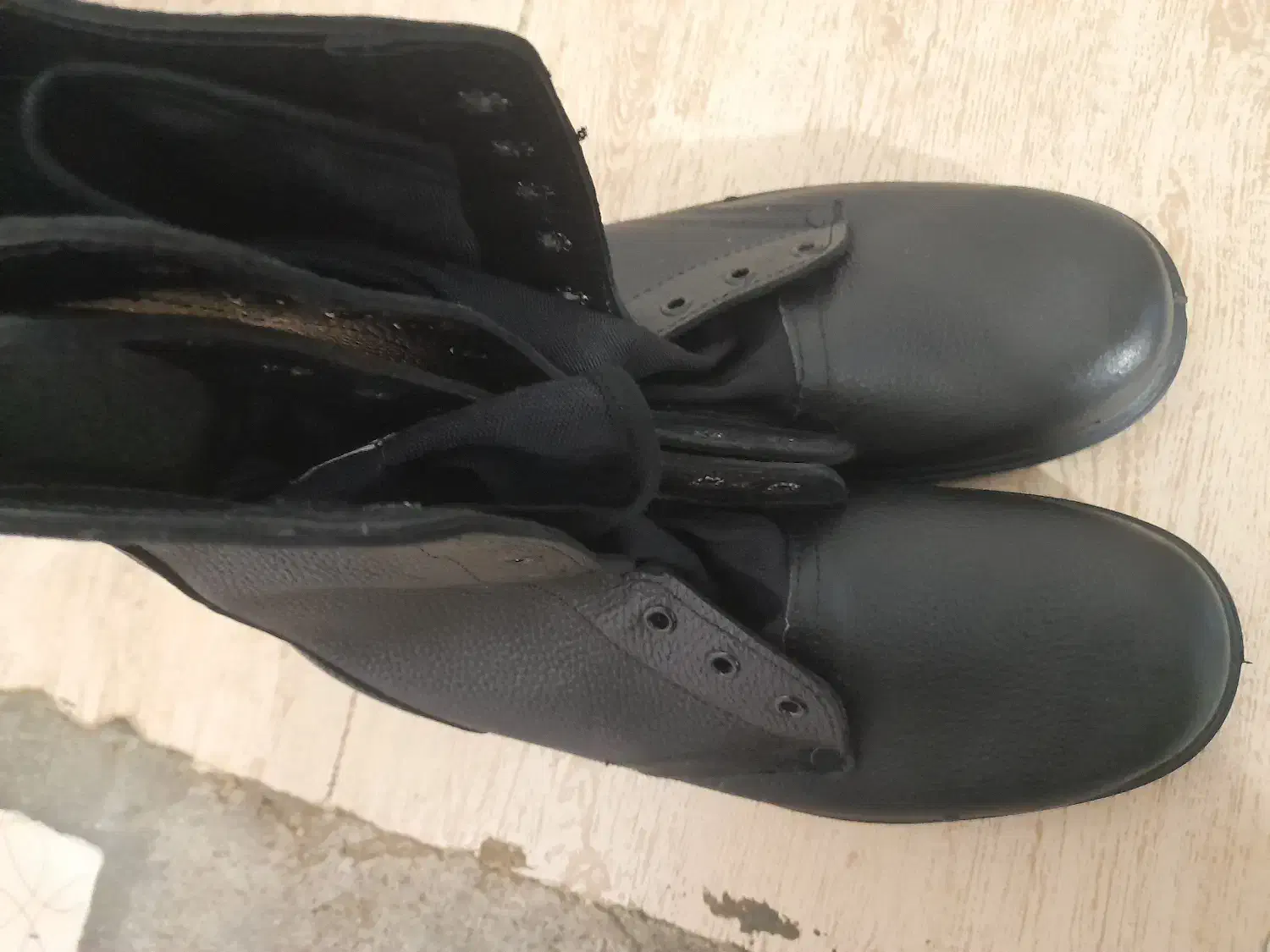 پوتین سربازی|کیف، کفش، کمربند|مسجد سلیمان, |دیوار