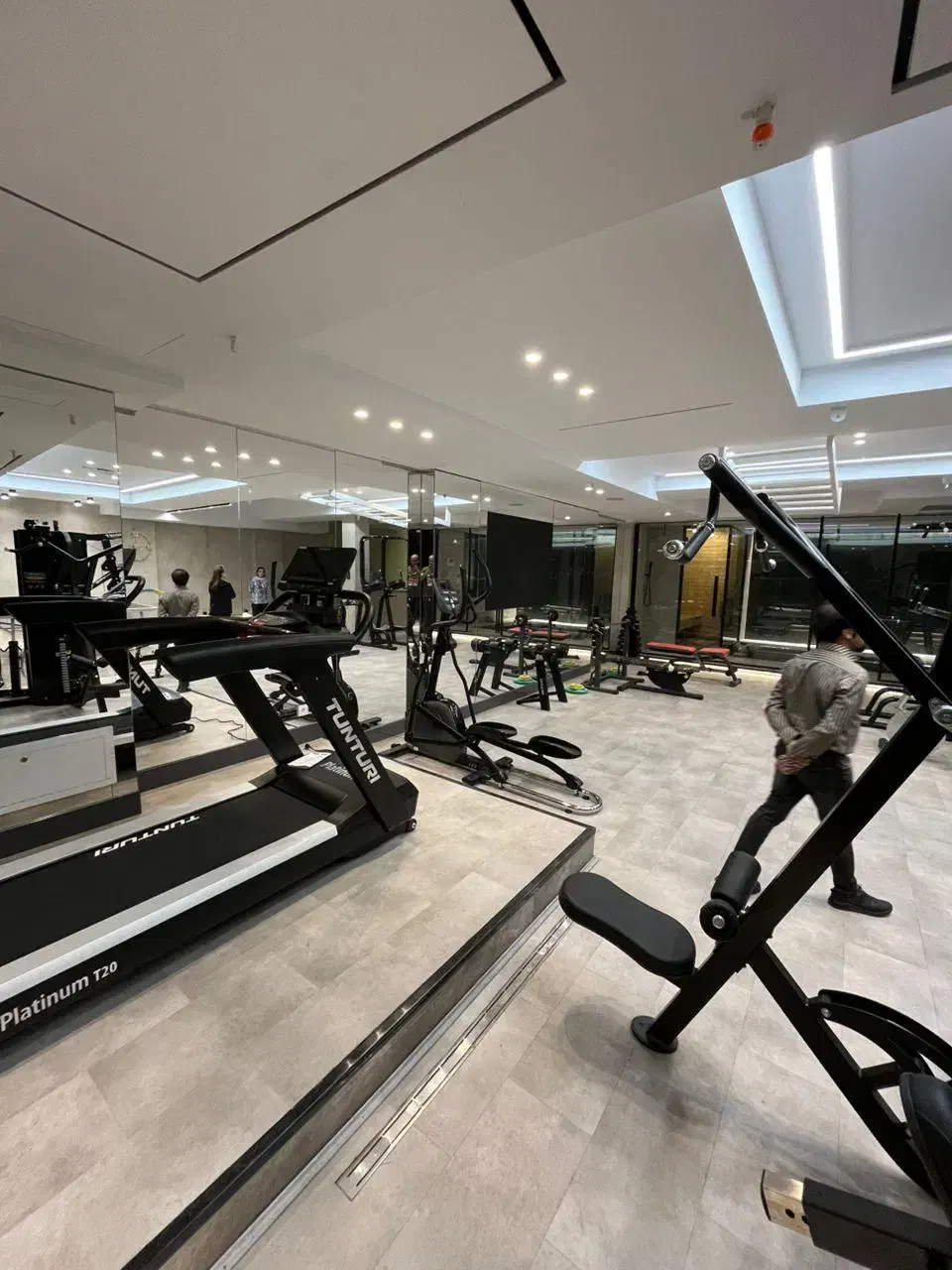 اجاره ۲۴۰ متر فرمانیه/برج باغی منحصر بفرد/هتلینگ