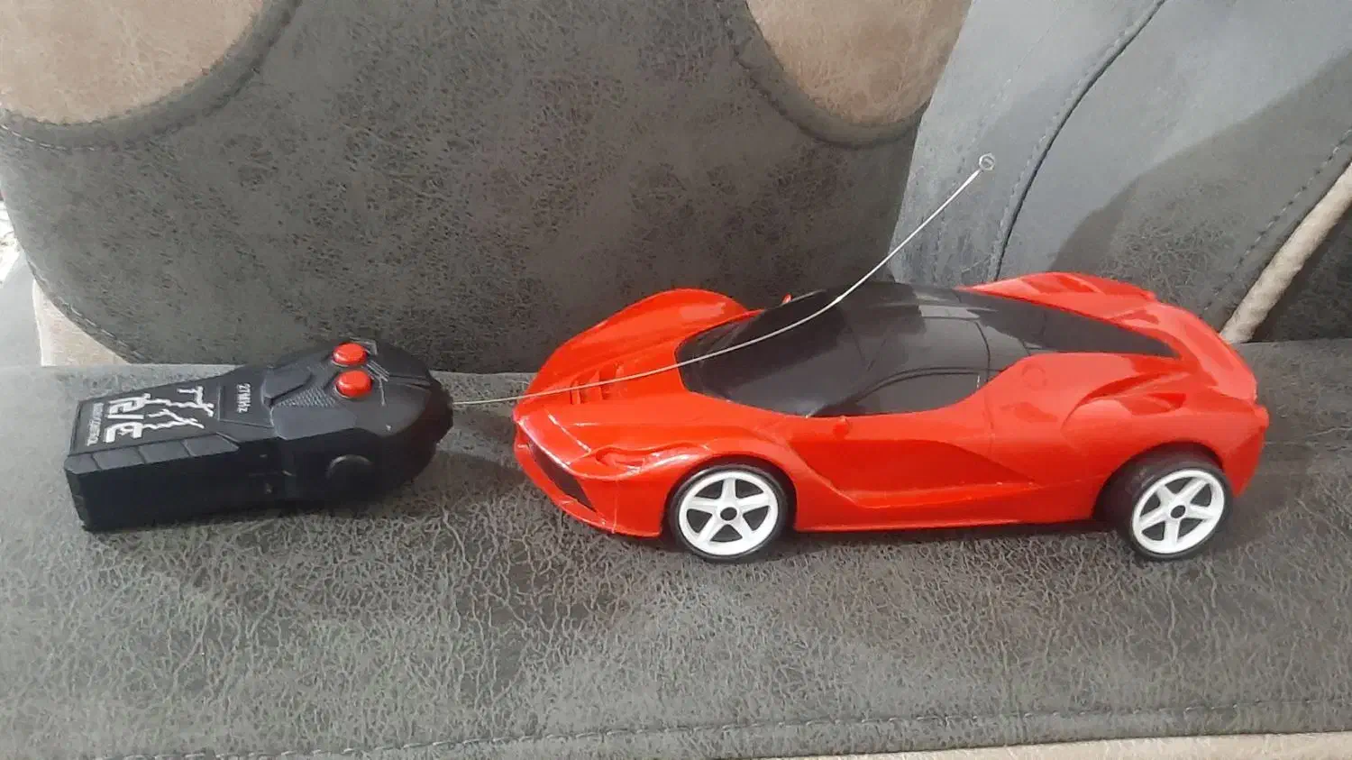 ماشین کنترلی|اسباب‌بازی بچه|قیدار, |دیوار