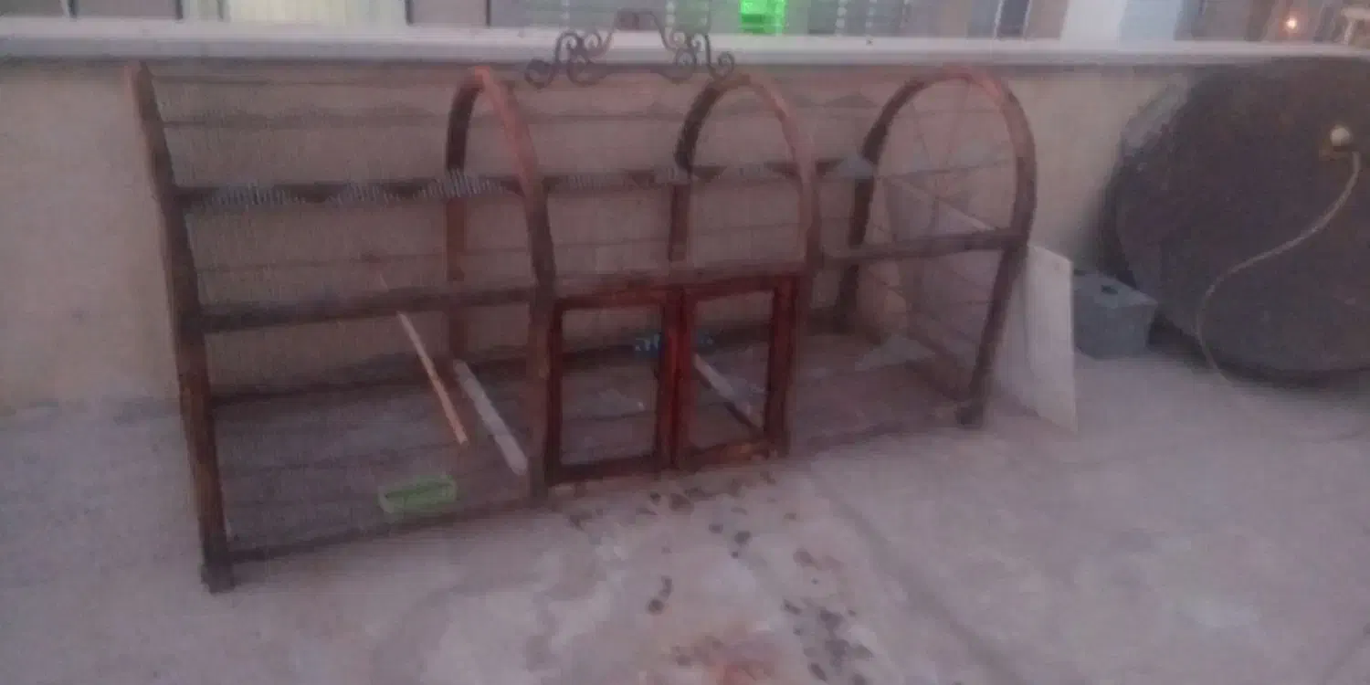 قفس بزرگ و قدیمی چوبی مناسب پرورش عروس هلندی و....|لوازم جانبی حیوانات|اندیشه, اندیشه فاز ۵|دیوار