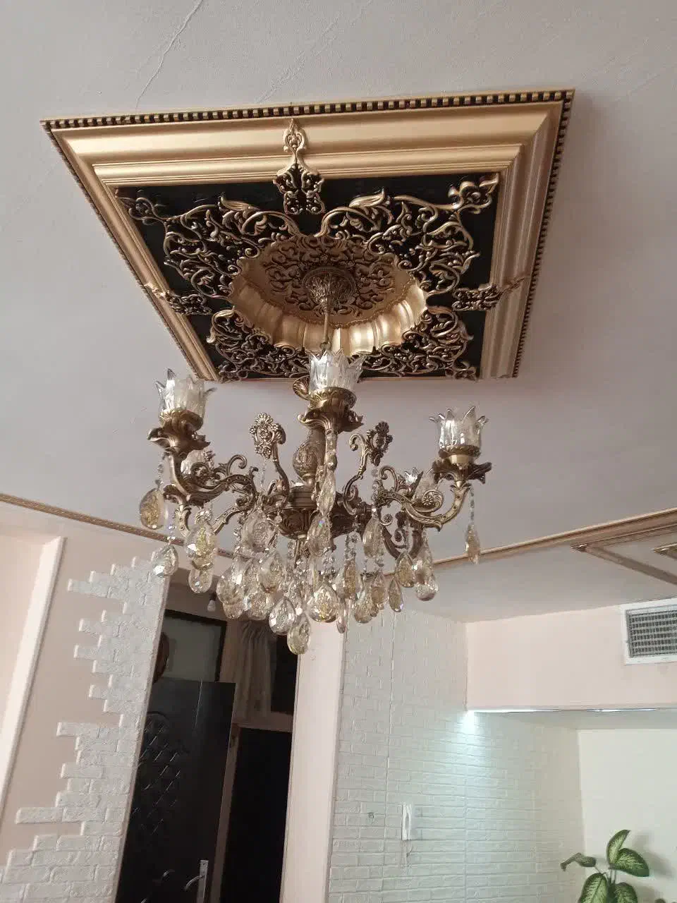 لوستر آنتیک در حد نو|لوستر و چراغ آویز|اصفهان, بهارستان|دیوار