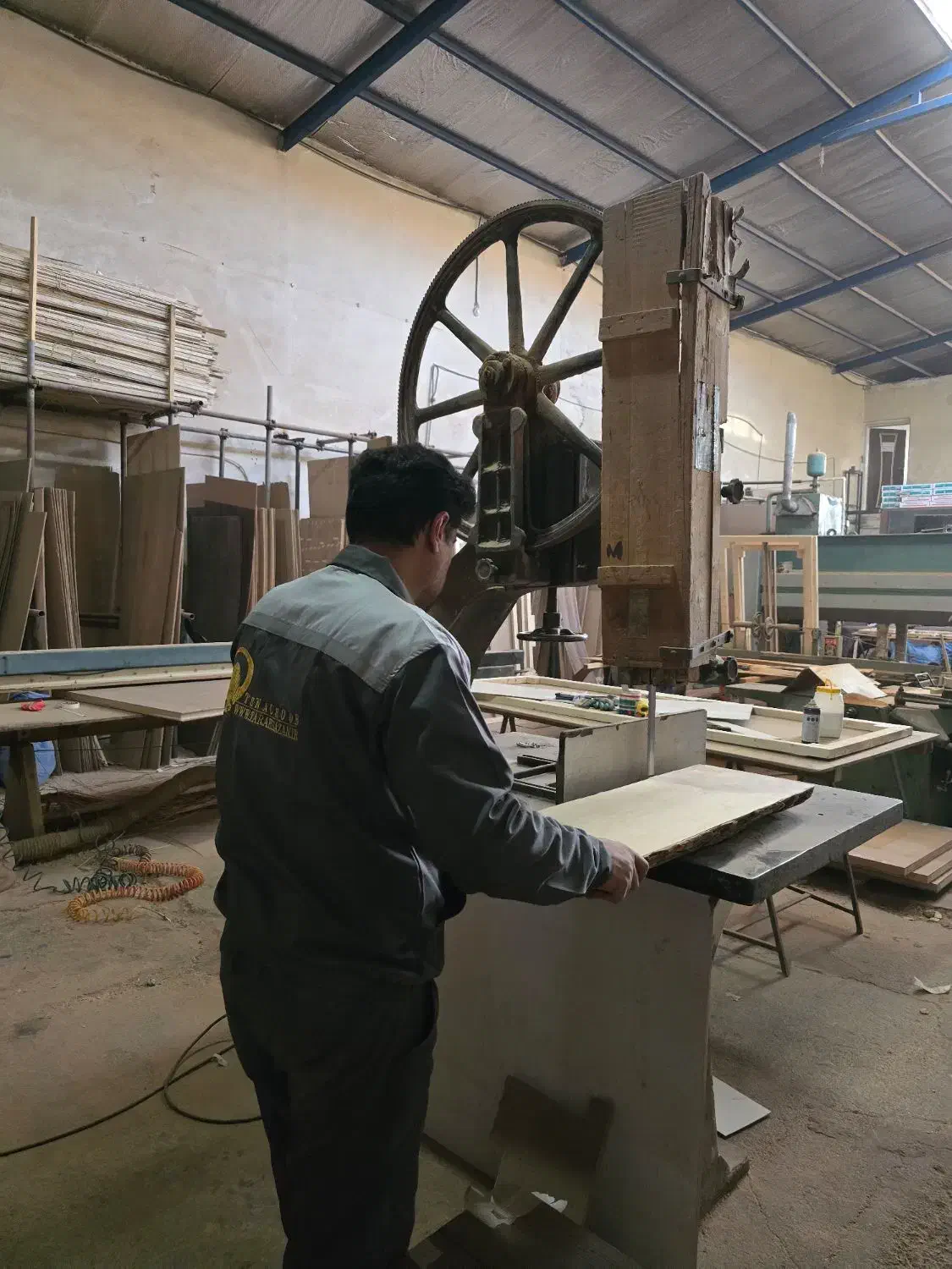 استخدام  رنگ کار کابینت کار نجار طراح منشی دفتری|استخدام معماری، عمران و ساختمانی|خمینی‌شهر, |دیوار