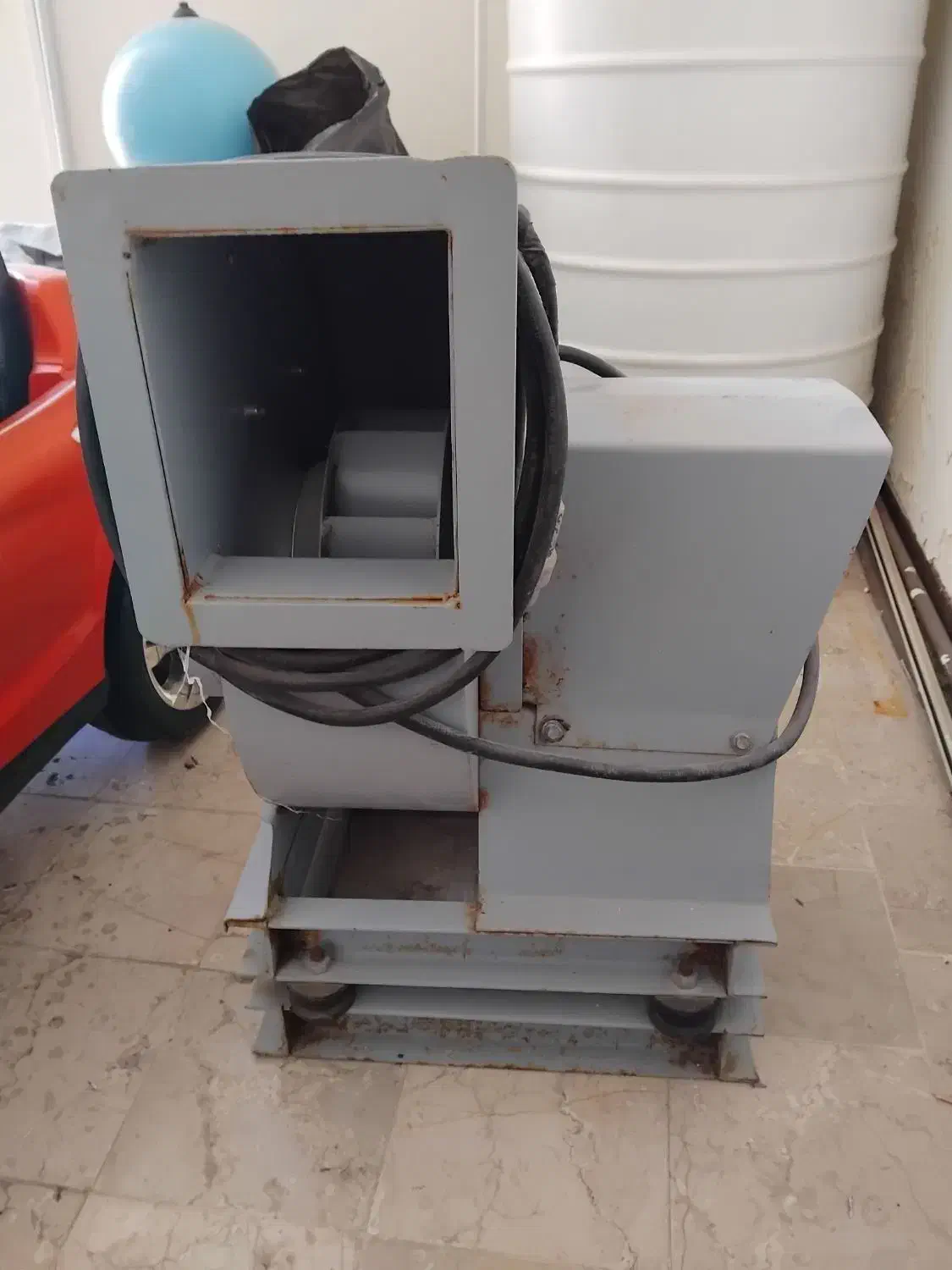 سانتریفیوژ (هواکش)|پنکه و تصفیه‌کنندهٔ هوا|کرمان, |دیوار