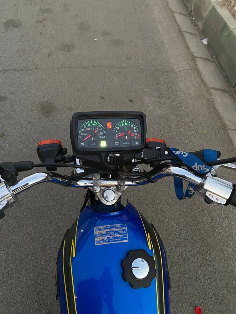 هندا ۱۲۵ساوین|موتورسیکلت|رودهن, |دیوار