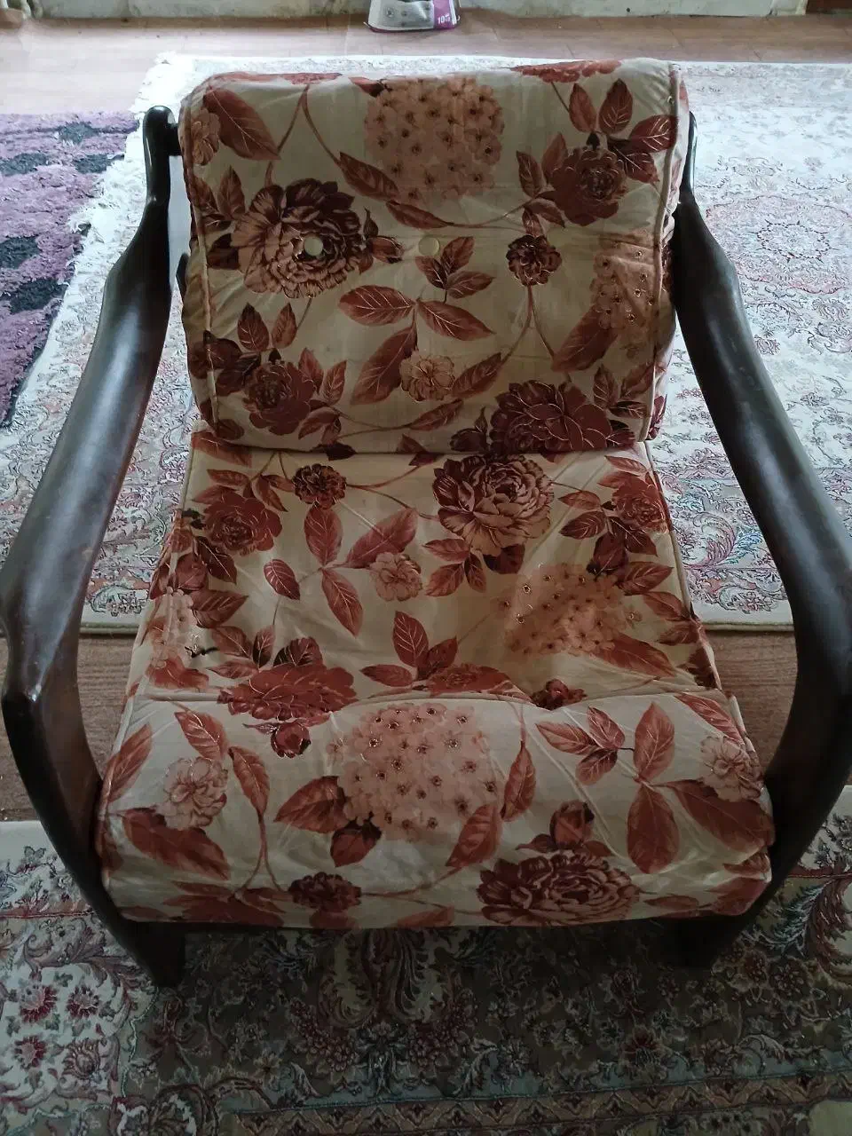 مبل شیش نفره راحتی چوب گردو|مبلمان خانگی و میز عسلی|محمدشهر, همایون ویلا|دیوار