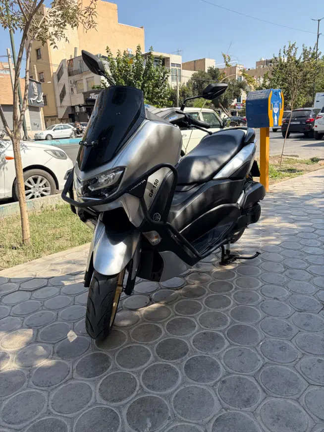 N max 1403|موتورسیکلت|اصفهان, درب کوشک|دیوار