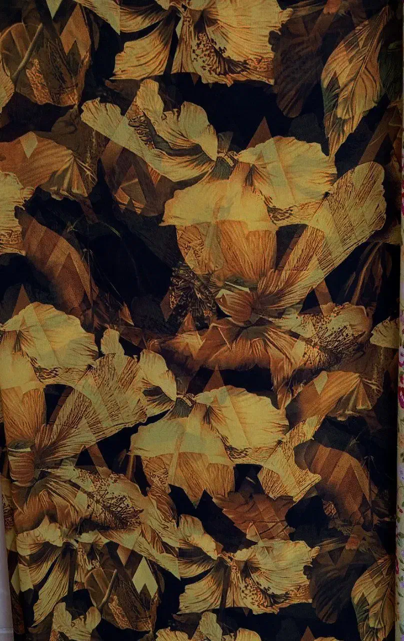 پارچه های حریر|لباس|مهاباد (آذربایجان غربی), |دیوار