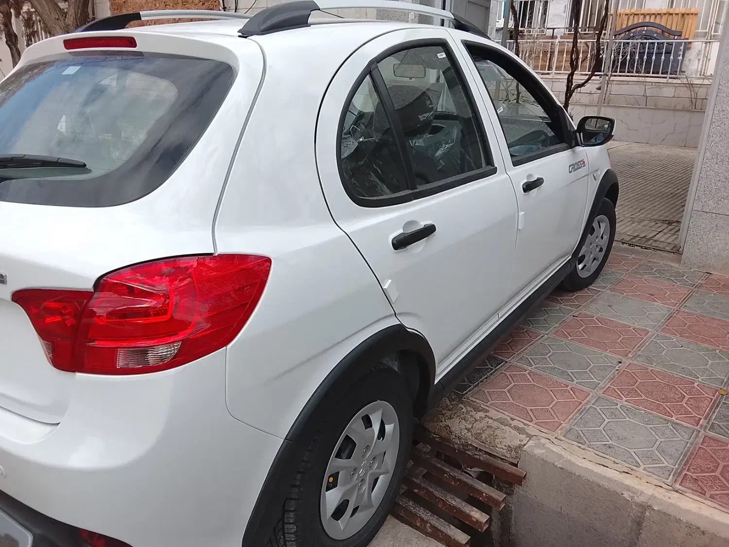 کوییک سقف مشکی SRسفید|خودرو سواری و وانت|سبزوار, سیادتی|دیوار