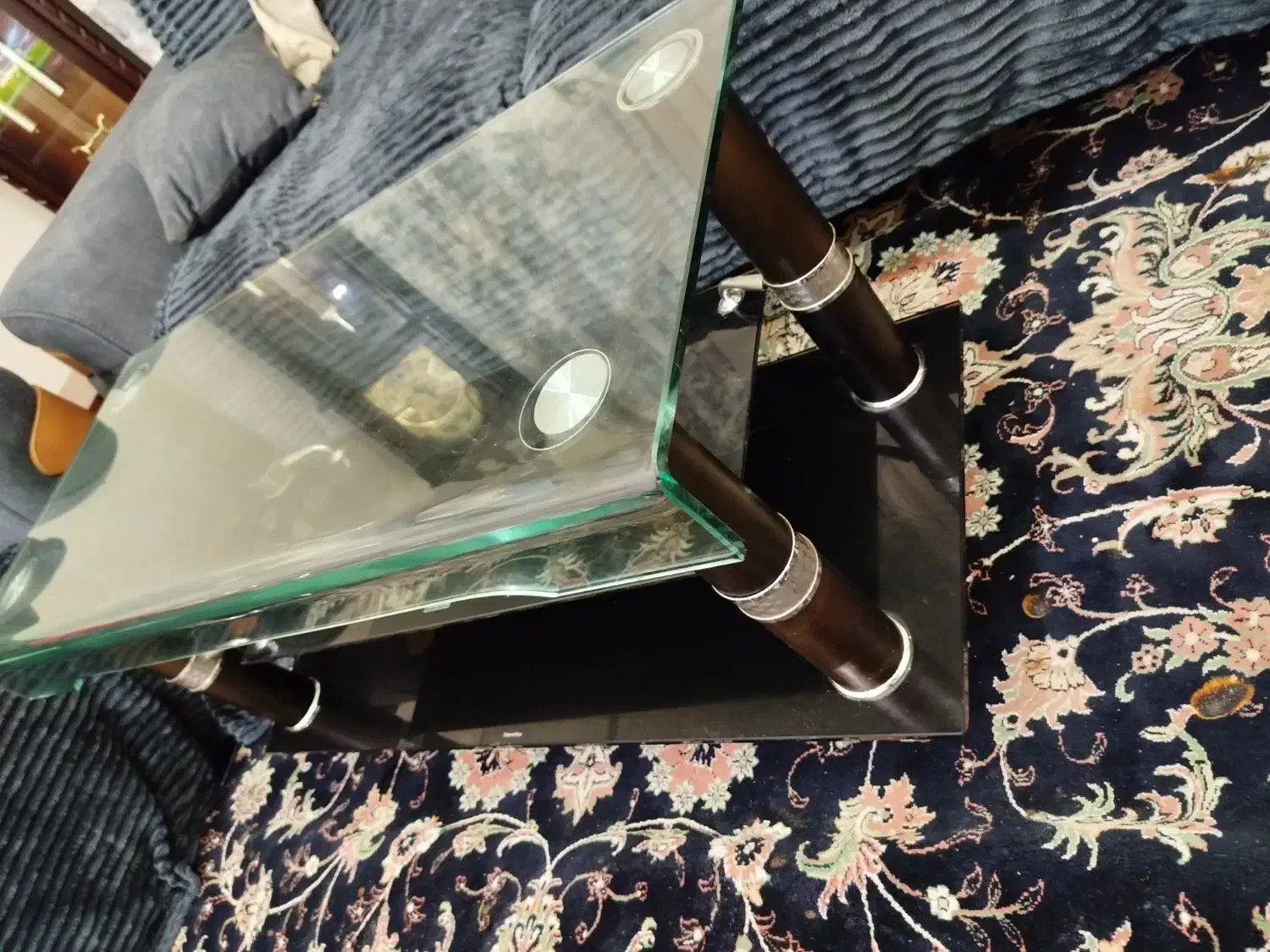 میز دو رنگ شیشه ای سالم بدون خط و خش|مبلمان خانگی و میز عسلی|آبادان, |دیوار