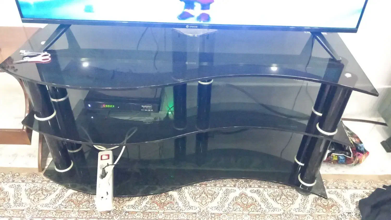 میز تی‌وی سکوریت|میز تلویزیون|اندیشه, اندیشه فاز ۱|دیوار