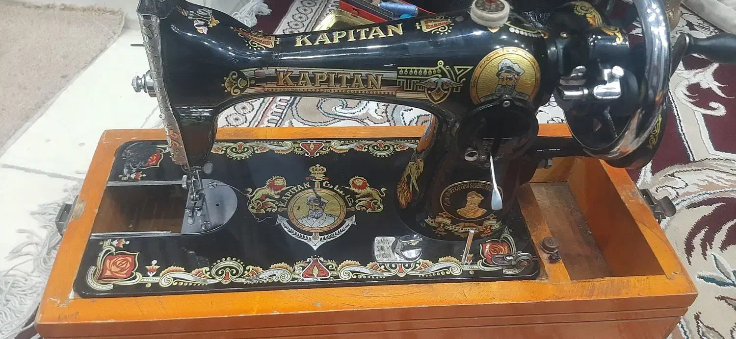 چرخ خیاطی دوشیرنشان کاپیتان قدیمی کلاسیک مشکی|چرخ خیاطی و ریسندگی|پرند, فاز ۶|دیوار